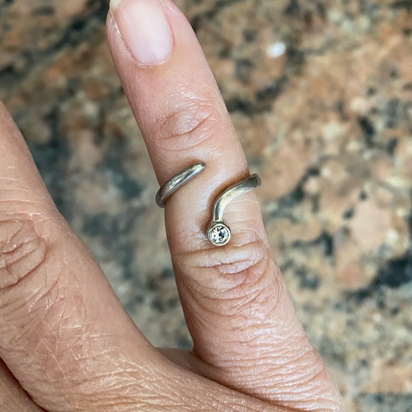 Solid Silver Wrap Style with Petite CZ Sterling Ring Size 2.75 / 1.7g Marked 925 - Picture 2 of 3